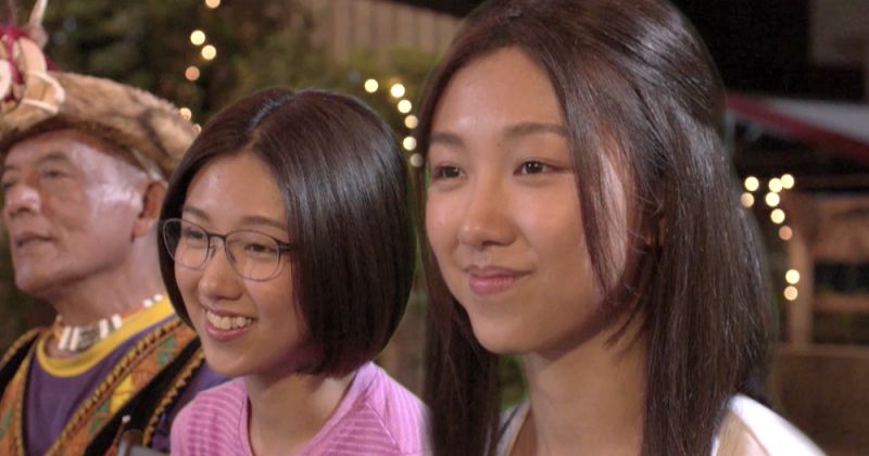 ▲顏卓靈一人分飾兩角，左為香港女孩阿嵐，右為台灣女孩王乙芳。（圖／星泰娛樂提供）