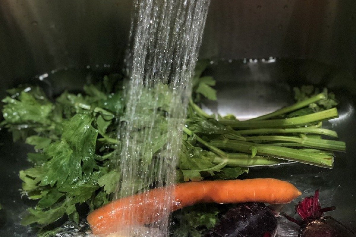 ▲蔬菜怎麼洗才正確？營養師李婉萍指出，很多人都忽略要先除去外層爛葉與莖部再洗菜，這樣很容易沒洗乾淨，造成農藥殘留。（示意圖／取自Pixabay）