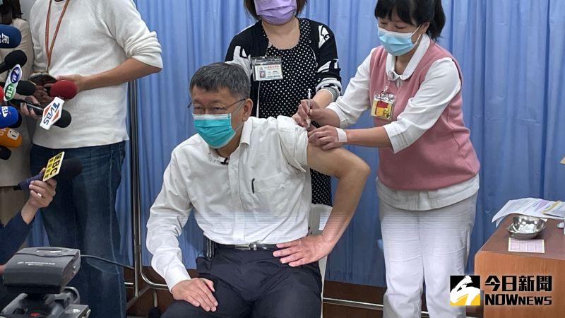 ▲台北市長柯文哲12日上午與部分局處首長一同施打AZ疫苗。（圖／記者丁上程攝，2021.04.12）