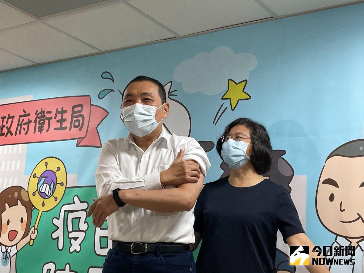 ▲新北市長侯友宜表示，因為有按照規定休息半個小時，這當中也多喝熱水，不會有多大的問題，因此後續的行程照走、照跑。（圖／記者陳志仁攝，2021.04.12）