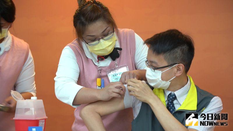 ▲有5年糖尿病病史的羅一鈞施打完表示,今天是代表糖友來接種,因為有資料顯示,糖尿病患者得武漢肺炎後得重症機會為普通人的3倍。(圖/記者李春台攝,2021.04.12)