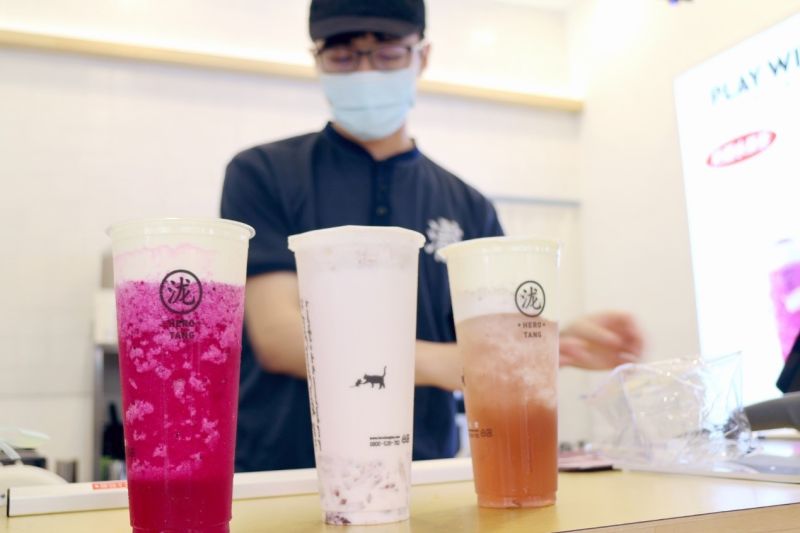 ▲店家非常貼心,奶蓋系列特別將茶飲與奶蓋分開包裝,點外帶、外送的朋友,也依然可以喝到濃郁奶蓋口感。(圖/資料照片)