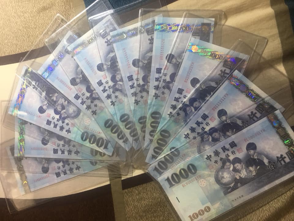 ▲有外送員分享，他遇到一位付錢時卻拿一大疊千元鈔票出來刻意數的客人，而最後也完全沒給小費，讓他相當傻眼。（示意圖／爆廢1公社）