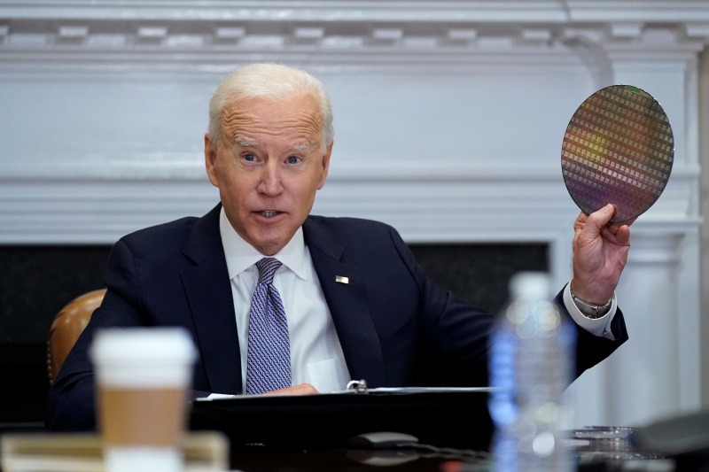 ▲美國總統拜登在12日的半導體視訊會議中提到，美國應積極推動自身晶片產業發展，並警告中國有意主導全球半導體供應鏈。（圖／美聯社／達志影像）