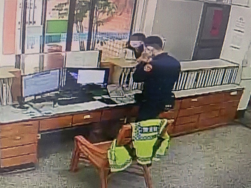 ▲匯錯帳戶的卓姓女子求助銀行多日未果後，轉向北屯所警方求助(圖/記者鄧力軍翻攝)