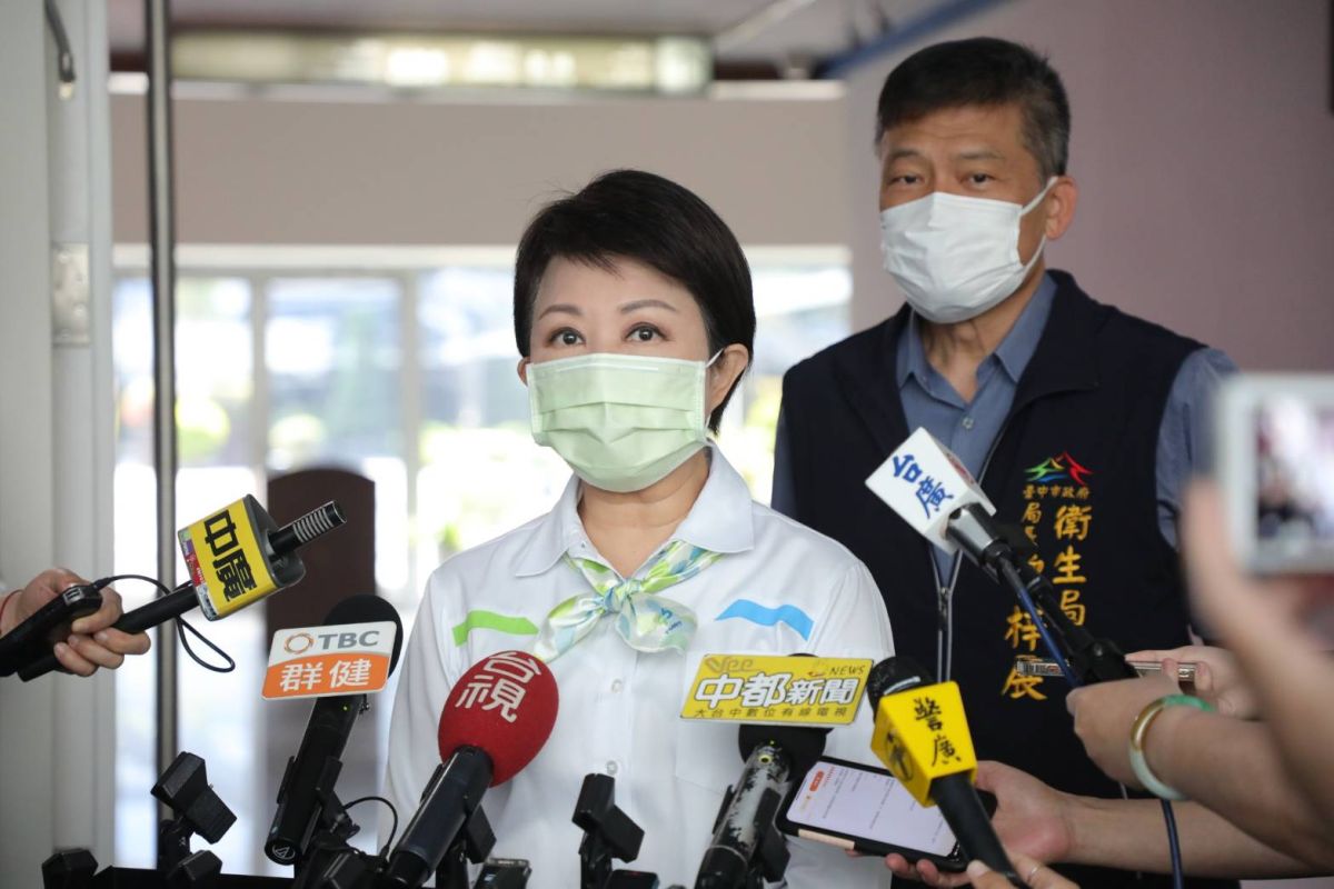 ▲防疫人員施打疫苗，市長盧秀燕表示，自己一切良好，沒有特別不適反應(圖／柳榮俊攝2021.4.13)