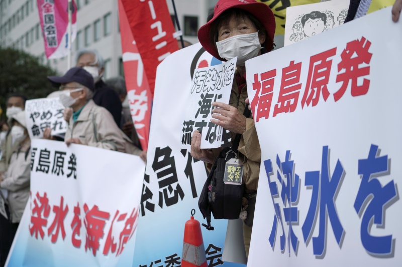 ▲除了鄰近國家，日本國內也出現反對政府決定的聲浪。（圖／美聯社／達志影像）