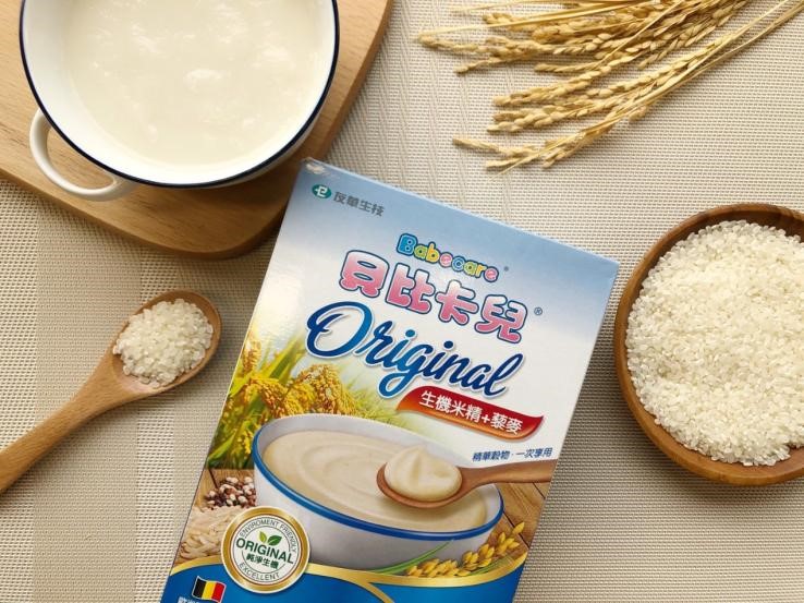 ▲貝比卡兒的副食品─生機綜合米精與生機燕麥精,是與歐洲知名大廠