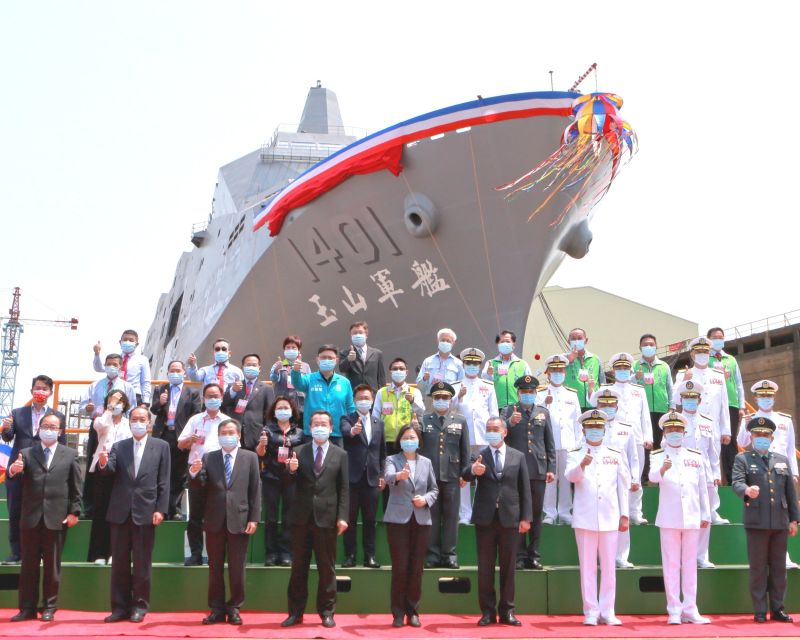 ▲經命名為玉山軍艦的海軍新型兩棲船塢運輸艦。(圖／記者黃守作攝，2021.04.13)