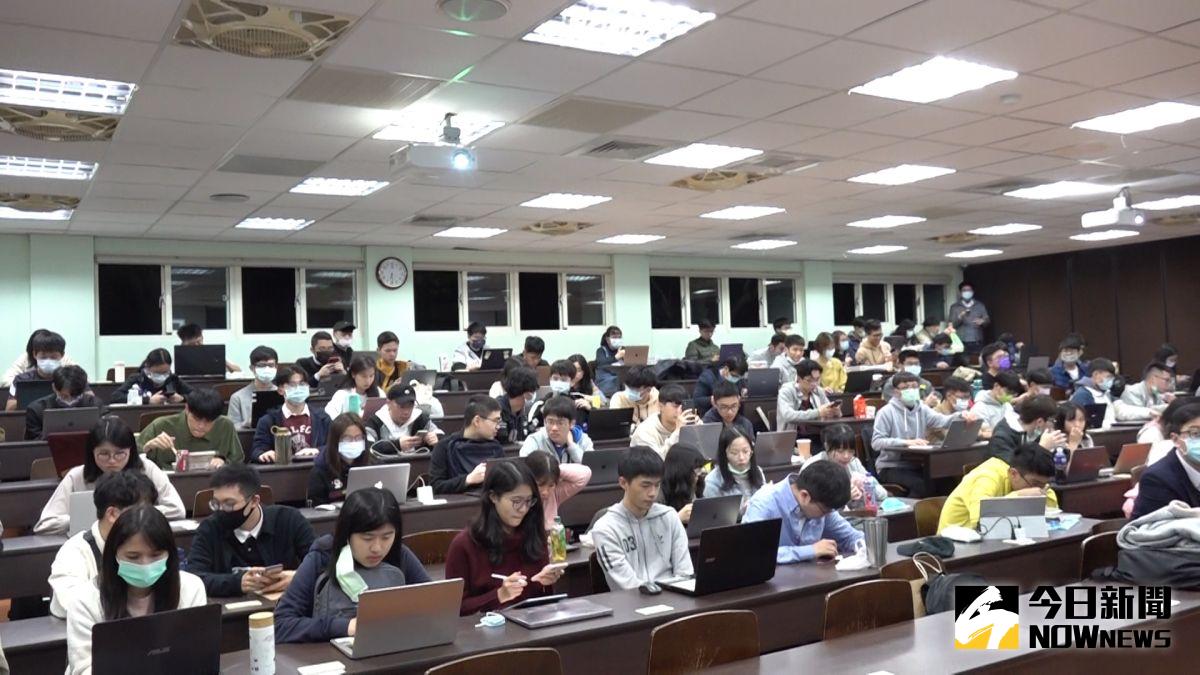 ▲  為維護停招私校學生的權益，教育部研訂「專案輔導學校停止全部招生後仍在校學生分發辦法」草案。示意圖。（圖／記者朱永強攝）