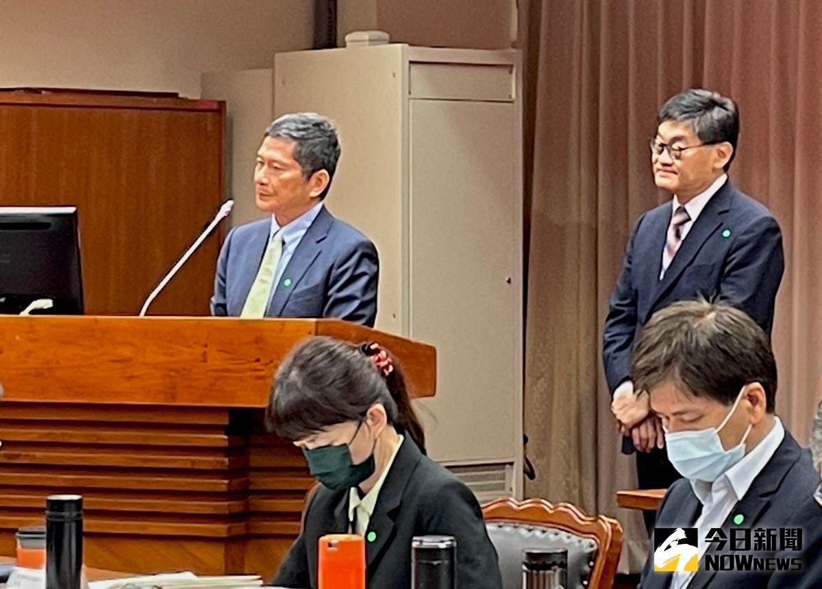 ▲華視入主52台即將在下周一正式開播，華視總經理莊豐嘉（右）今（14）日也赴立法院進行專案報告並備詢。（圖／記者黃仁杰攝,2021.04.14）