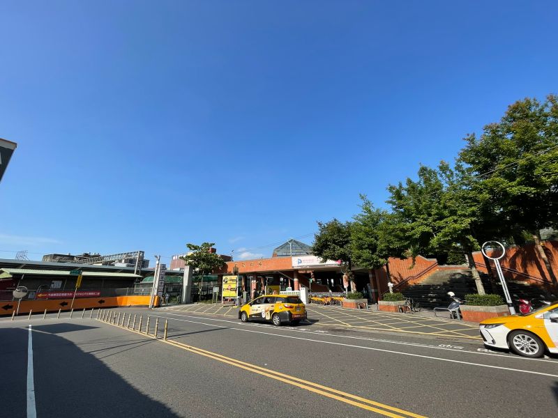▲內壢火車站後站即為鐵路地下化預定地,周邊房市已受重大建設帶動。(圖/NOWnews資料照片)