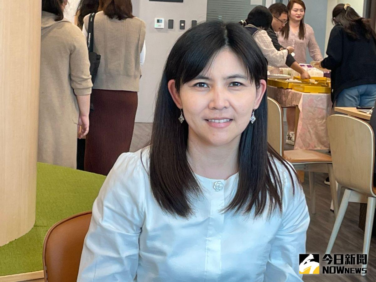 ▲新北市政府觀光旅遊局長張愛晶與媒體茶敘時指出，不清楚是誰推薦她，在接到徵詢得電話後，也獲得機師老公及家人的支持。（圖／記者陳志仁攝，2021.04.14）