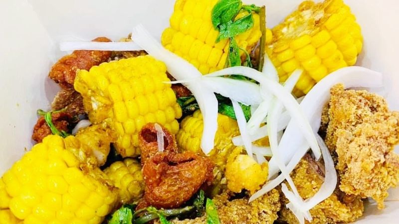 ▲高雄鹹酥雞嘉年華除聚集各方鹹酥雞名店外,更邀請到知名飲品共襄盛舉。(圖/高市府觀光局提供)