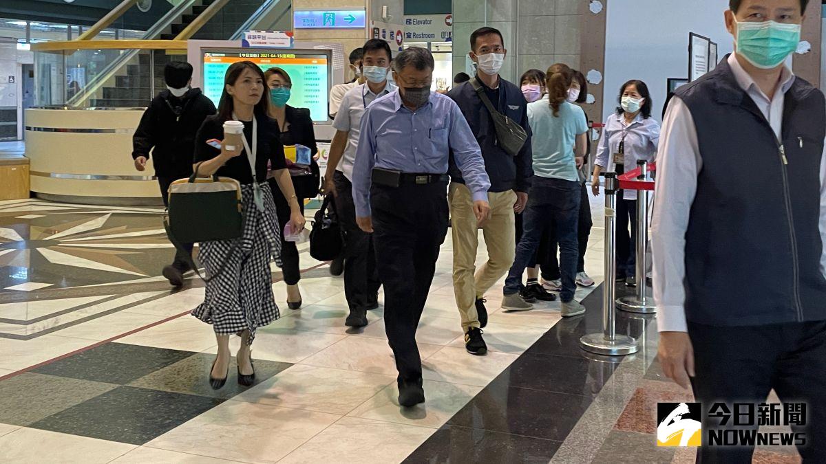 ▲台北市長柯文哲誤將台積電南科廠停電一事當作是缺電跳電，不過也直言蔡政府的能源政策不應該只有喊口號，應該要更實際。（圖／記者丁上程攝，2021.04.15）