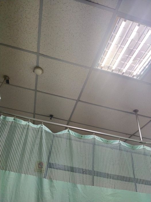 ▲原來是隔壁的護理師將家屬的女友叫成「媽媽」,場面十分尷尬。(圖/爆怨2公社)