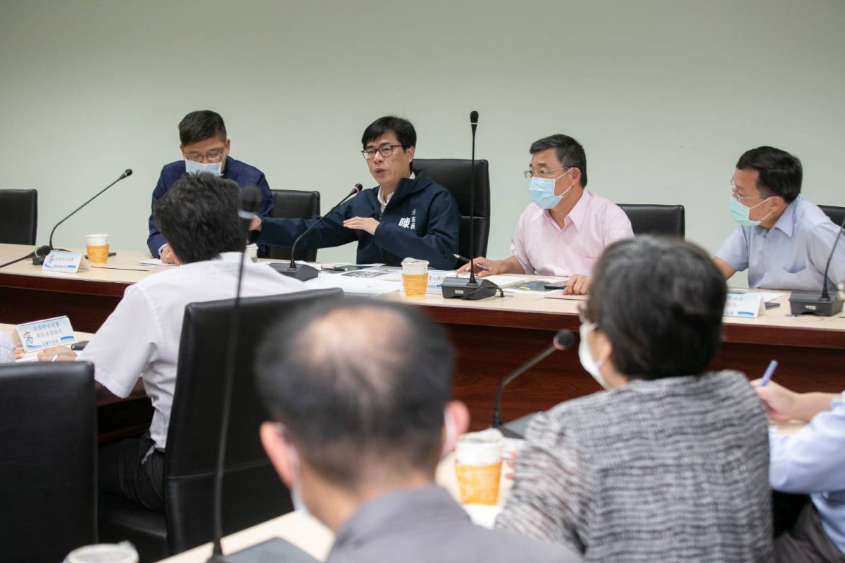 ▲高雄市長陳其邁在抗旱會議宣布，全市游泳池及洗車業自17日起全面停止供水。（圖／高雄市水利局提供）