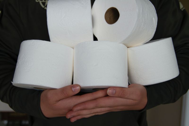 ▲香港藝人王喜，採檢爆血後拒絕台灣醫護提供的「捲筒式衛生紙」，並聲稱那是「廁紙」才會拒絕。（示意圖／取自unsplash）