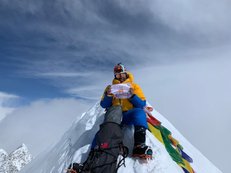 ▲台灣登山家呂忠翰順利登上安娜普納峰。（圖／橘子關懷基金會提供）