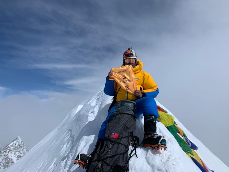 ▲台灣登山家旅忠翰順利登上安娜普納峰。(圖/橘子關懷基金會提供)