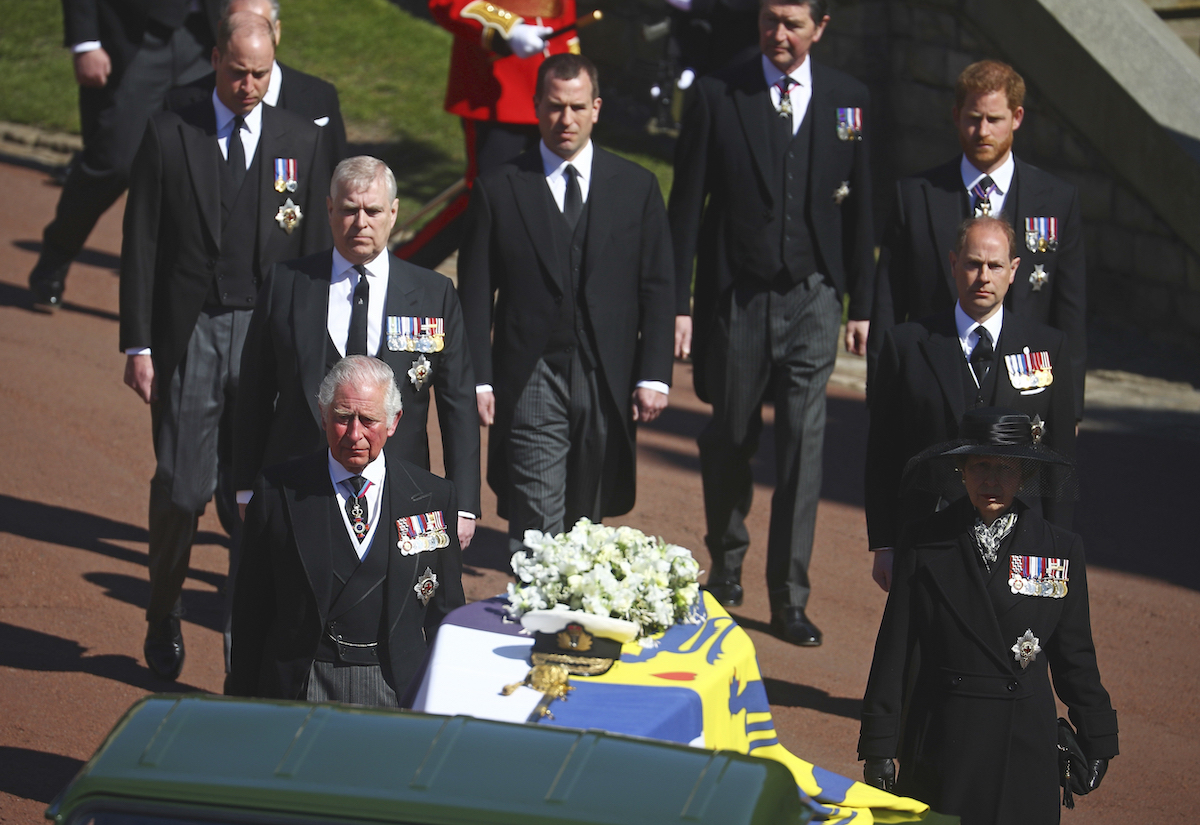 ▲英國菲立普親王的葬禮在當地時間17日上午11時舉行，出於防疫考量出席的只有30位王室成員。（圖／美聯社／達志影像）
