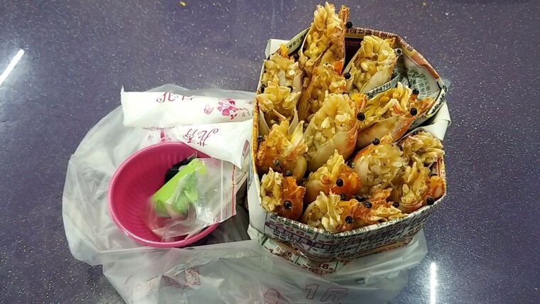 ▲有老闆遭客人在半夜棄單價值7百的兩斤烤蝦。（圖／翻攝《爆怨2公社》）