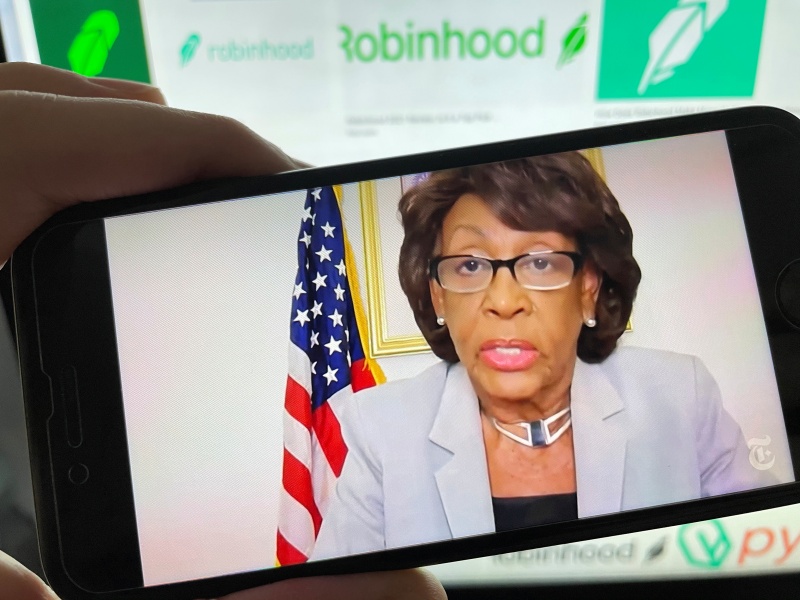 ▲美國明尼蘇達州近日發生一名非裔男子遭一名白人女警誤殺事件，當地連續7晚出現群眾抗議。民主黨籍高階聯邦眾議員華特斯18日晚也在現場呼籲美國警務大改革。資料照。（圖／美聯社／達志影像）