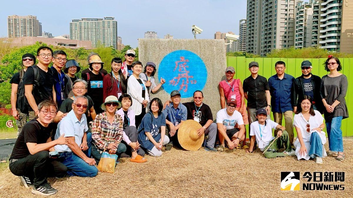 ▲「偏挺要塞壁畫隊」在高美館園區西南隅立體停車場頂層具碉堡意象的建物壁面進行集體壁畫創作。（圖／記者陳美嘉攝）