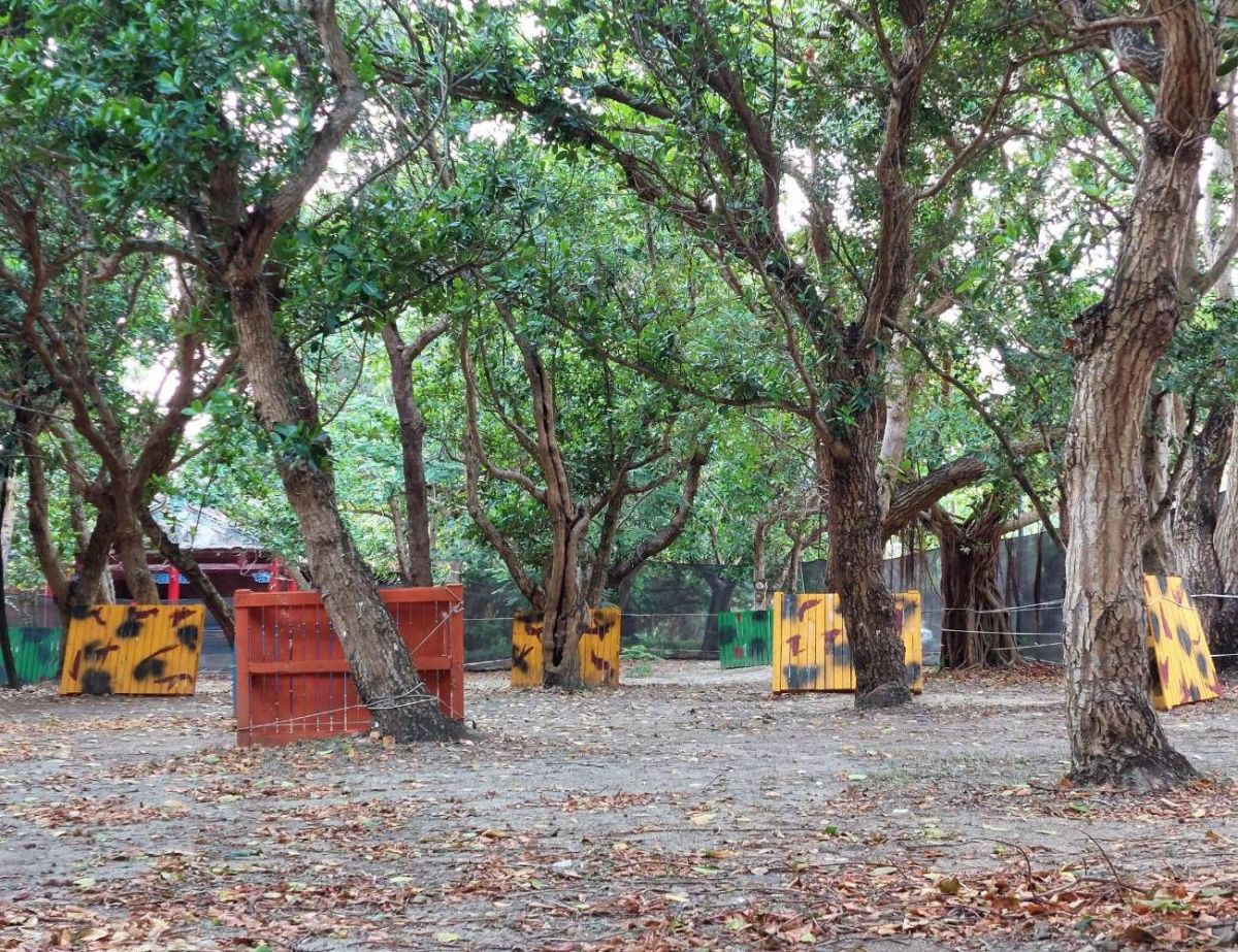 ▲救國團墾丁青年活動中心設置漆彈場，讓青年、親子、團體也能體驗叢林漆彈對戰的刺激與快感。(圖／記者黃守作攝，2021.04.19)