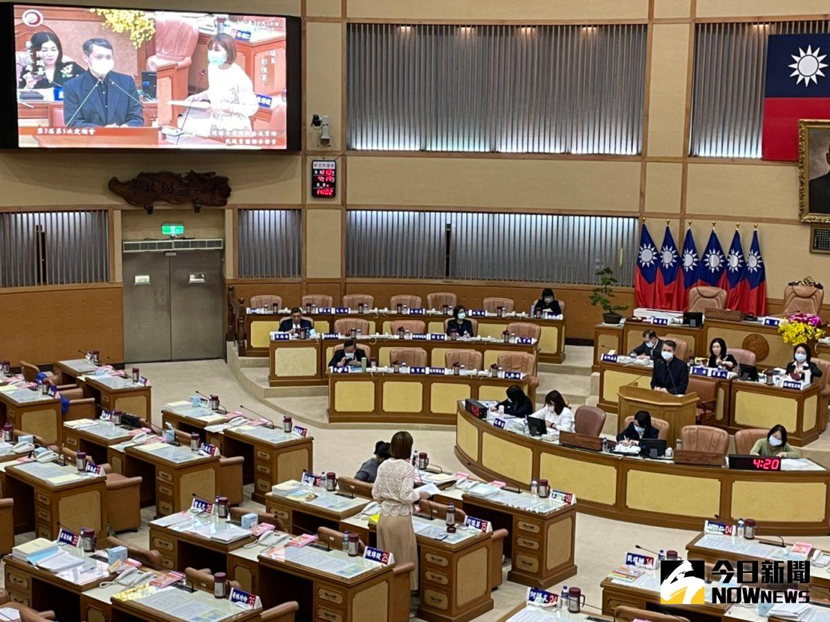 ▲新北市議員彭佳芸關心長者照護的議題，今日在議會質詢市政府如何確保市民的照護品質與權益？（圖／記者陳志仁攝，2021.04.19）