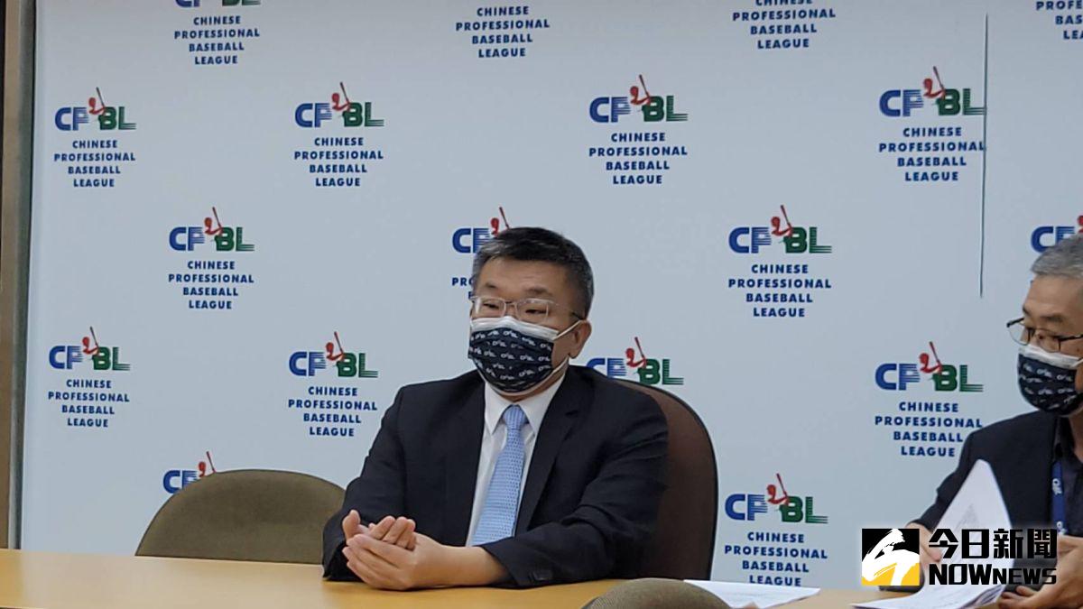 ▲蔡其昌會長與5隊領隊開會。（圖／黃建霖攝）