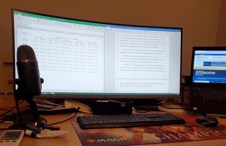 ▲職場工作常遇到需要多開視窗查閱資料的時候，有網友就提到自從使用「雙螢幕」後才發現其便利性，更曝光1項神優勢讓他「回不去了」。（圖／翻攝自PTT）