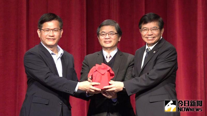 ▲交通部今天舉辦新舊任部長交接儀式。(圖/記者朱永強拍攝)