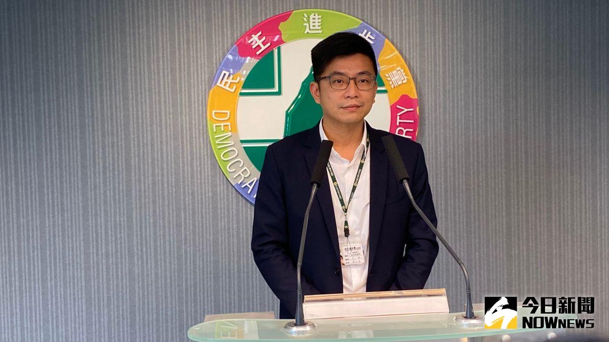 ▲針對國民黨批疫苗不足凸顯民進黨無國安戰略思考，民進黨發言人周江杰表示，請國民黨不要扯防疫後腿。（圖／記者胡宥心攝，2021.04.21）