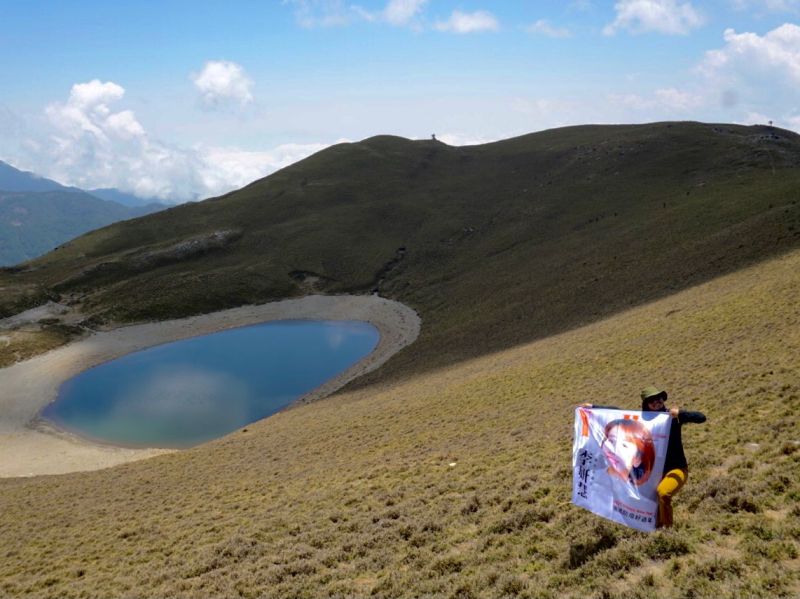 ▲響應世界地球日活動，新竹市議員李妍慧團隊分享嘉明湖空拍美景。（圖／李妍慧團隊提供）