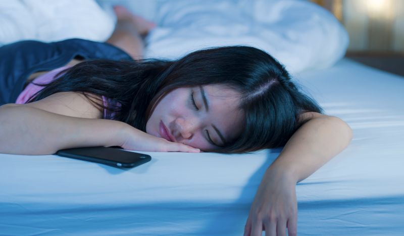 ▲中國民眾睡眠時間不足，每天平均睡7.06個小時，比10年前縮短近1.5小時。示意圖。（圖／shutterstock）