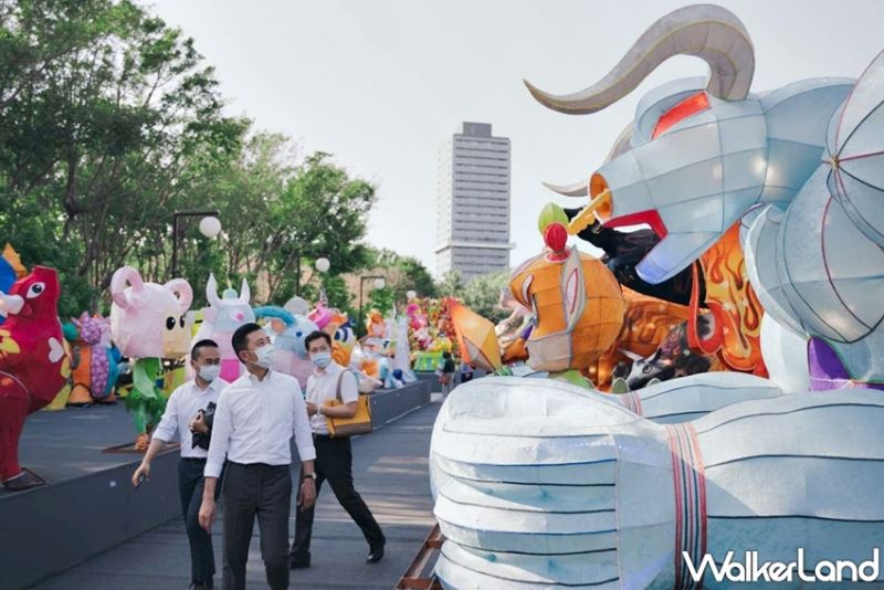 ▲下午15點起則會有集結80多個攤位的「文創市集」快閃進駐,讓民眾一路逛到傍晚賞燈。(圖/Taipei