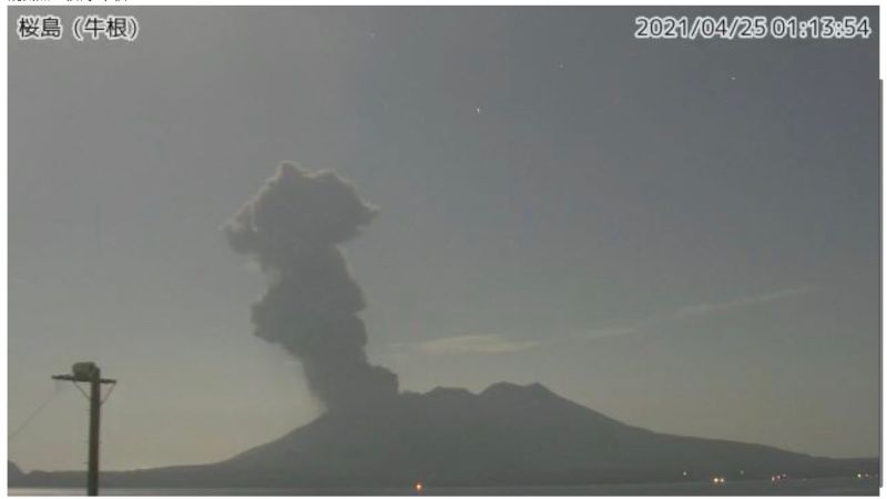 ▲日本鹿兒島的櫻島火山今日（25）凌晨噴發，日本氣象廳發布3級警報。（圖／翻攝自日本氣象廳／福岡管區氣象台）