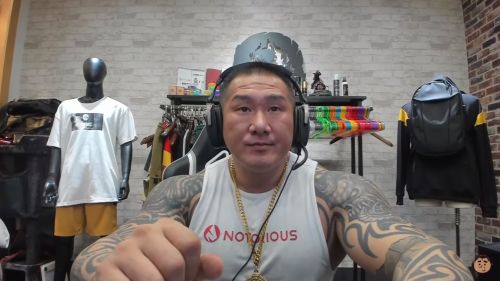 控遭集體性霸凌「獻上妳的X」女教練崩潰！成吉思汗健身房回應了
