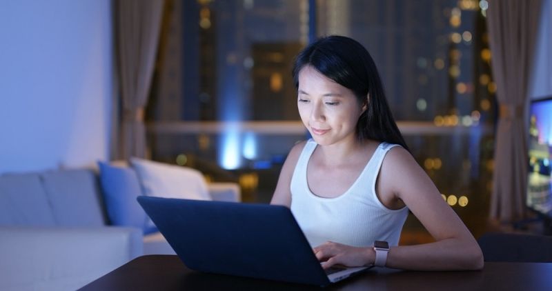 ▲「5G行動加上家用1G光纖」,讓用戶可以享受在外5G上網吃到飽,家中光纖搭配WiFi6高速上網。(圖/Shutterstock)