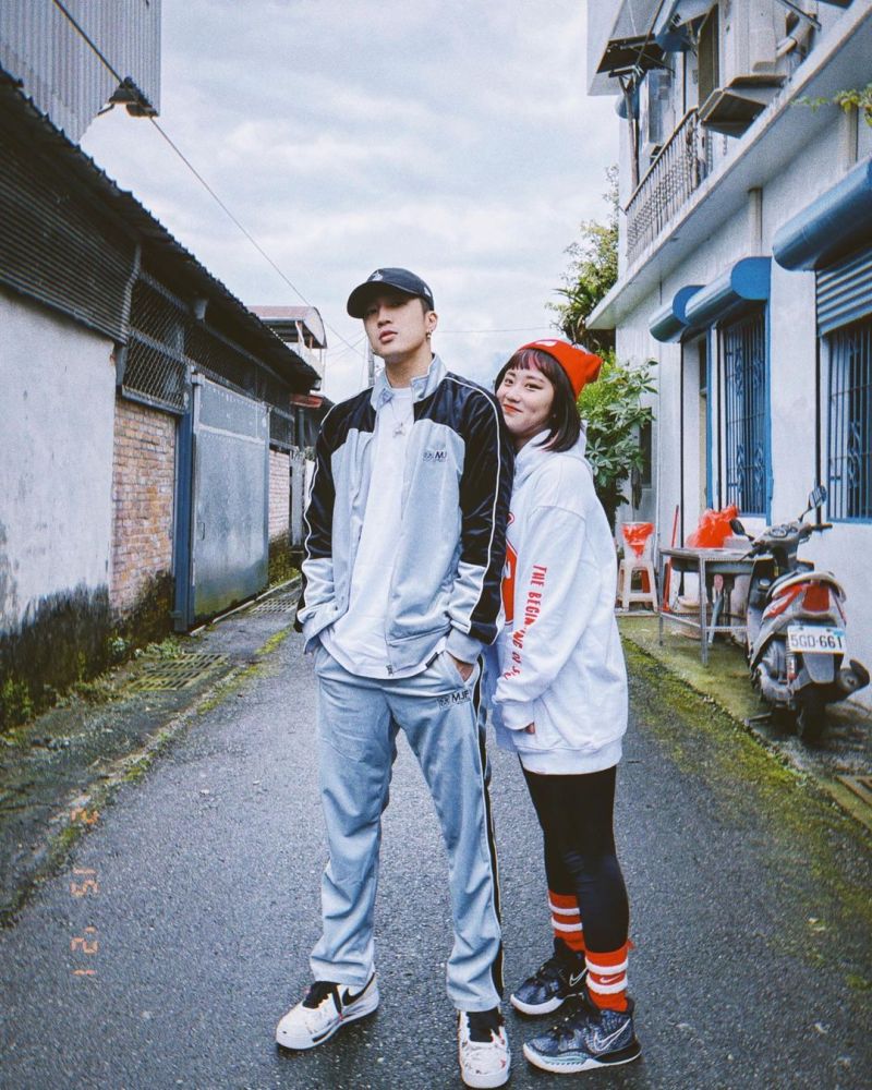 ▲焦凡凡和饒舌歌手婁峻碩(左)感情穩定。(圖/焦凡凡IG)