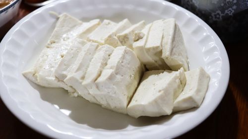 豆腐 ▲搜狐美食專欄《小乾倩倩的遊戲的美食》就表示,豆腐加「絞肉」一起煮超提鮮,不僅口感銷魂,還非常下飯。(圖/取自pixabay)