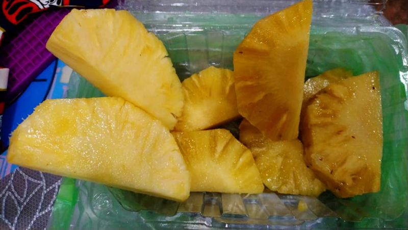 ▲原PO發現,店家疑似用品質不OK的過熟水果來假裝。(圖/翻攝自《爆怨2公社》
