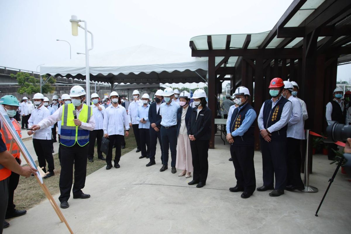 ▲總統蔡英文前往台中市中央公園視察抗旱水井工程(圖／市政府提供2021.4.27)