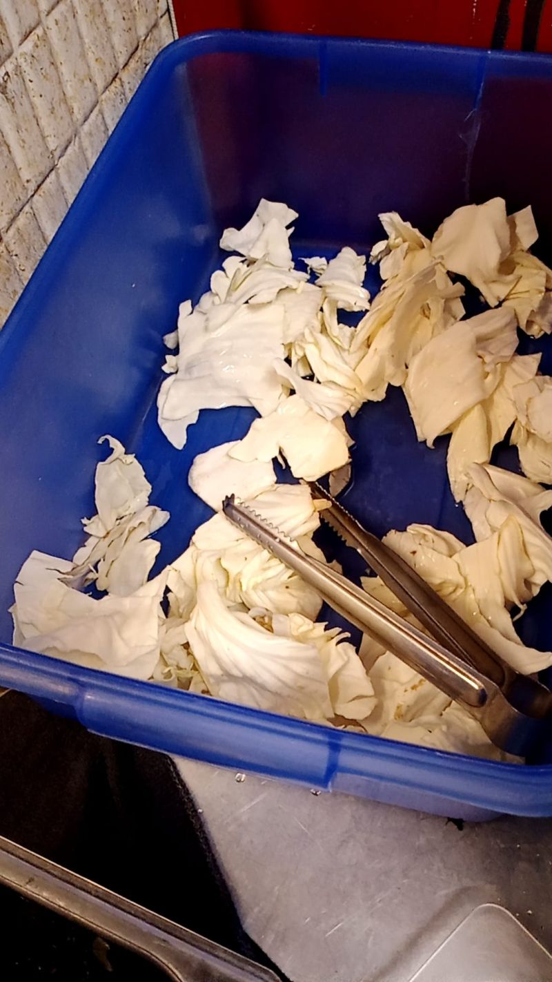 ▲網友苦惱怎麼樣才能讓沒賣完的高麗菜不要隔天就發黑。(圖/廚藝公社)