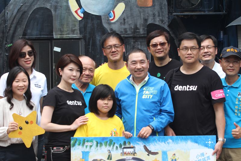 ▲新北市長候友宜在感動中宣佈故事繪本小鎮正式亮相。(圖/記者鄭志宏攝)