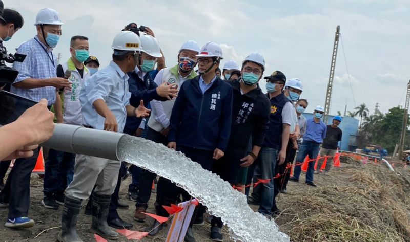 ▲高市水利局開鑿的是10吋大口徑90米的深水井32口,每口每日出水量可達3千噸以上,總共可提供9.6萬噸調度水源。(圖/高市水利局提供)