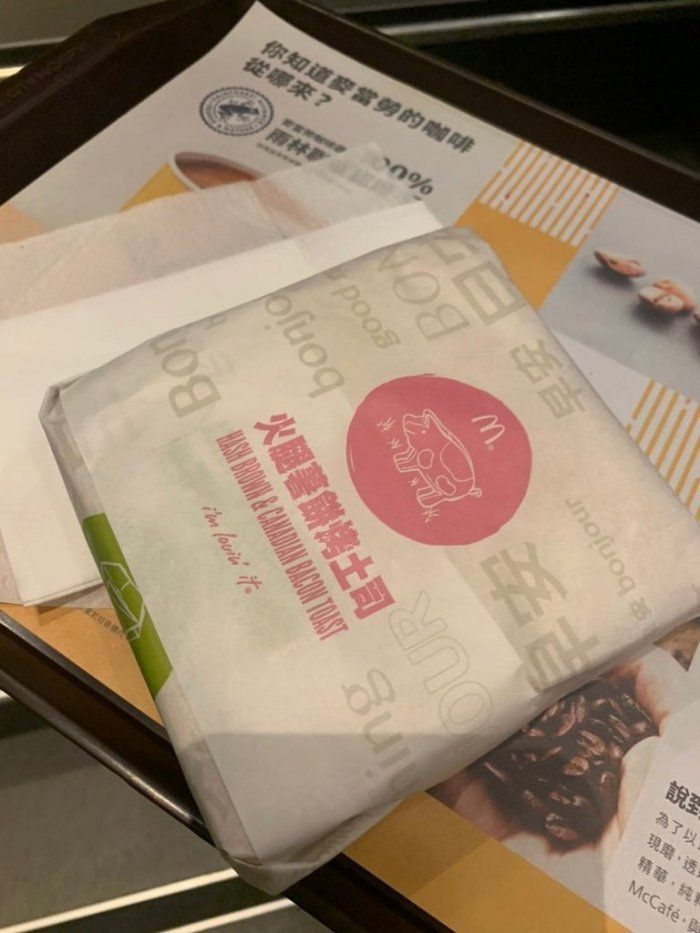 ▲網友發現麥當勞早餐吐司系列已經全面下架,令她傷心不已。(圖/Dcard)