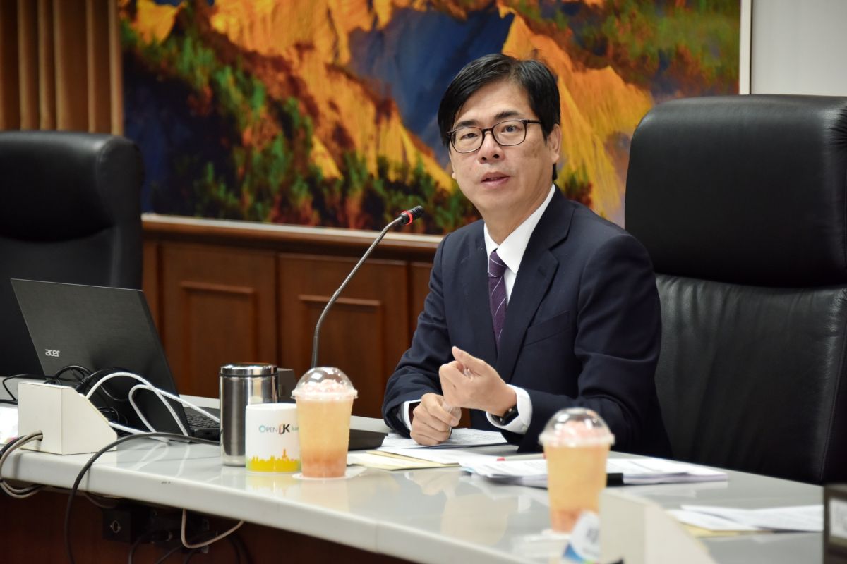 ▲高雄市長陳其邁今(28)日主持市政會議表示，農委會已核定高雄地區荔枝屬於災害現金救助地區，將立刻請地區農會與區公所盡速勘災，將加速從寬認定災損，協助農民度過難關。（圖／高市府提供）