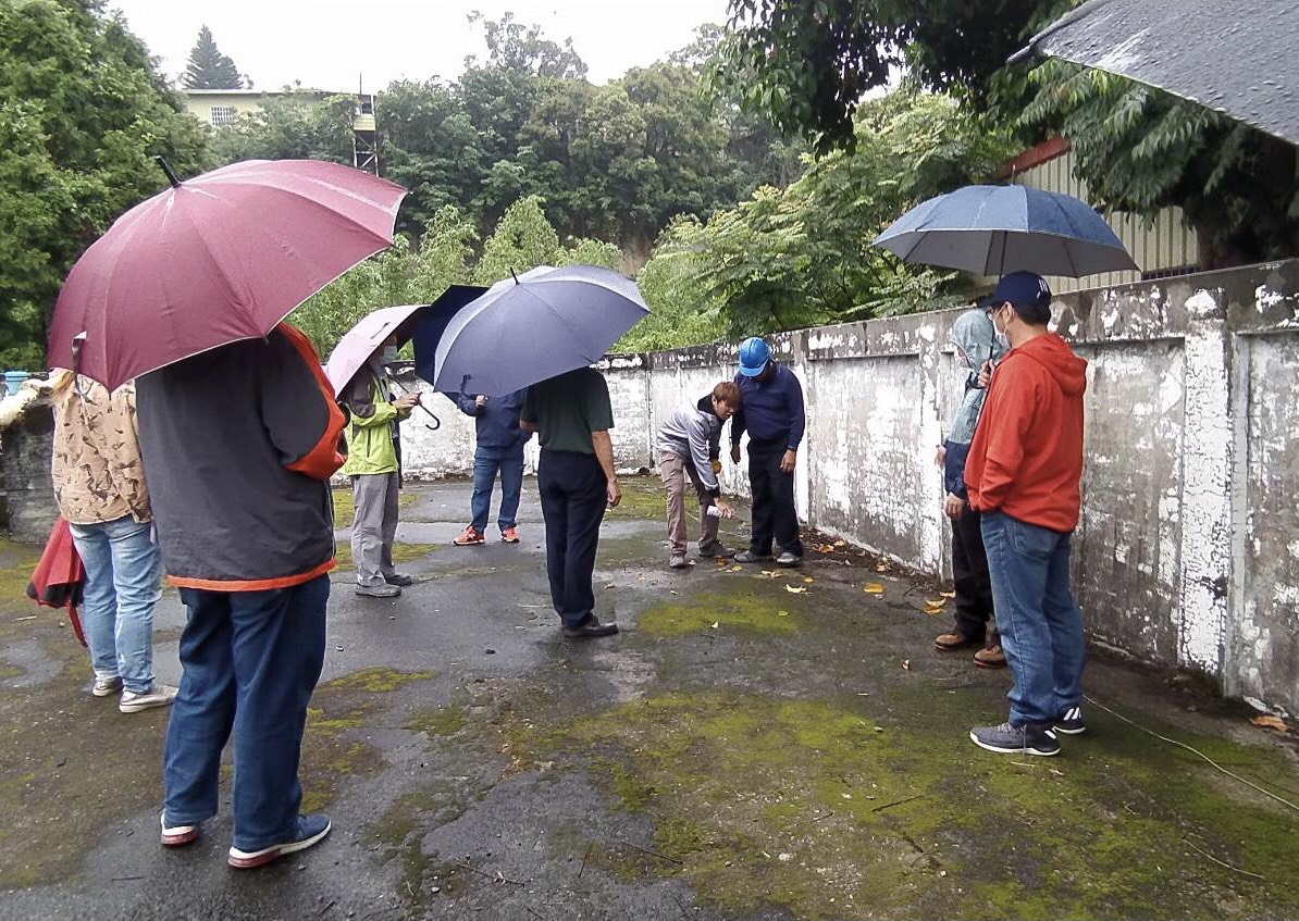 ▲台水公司三區處及水利署北水局為加強因應新竹旱象，透過淨水場設施改善及增鑿水井，預計於5月底前增加可用水源毎日1.1萬噸。圖為增設水井井位現勘（圖／北水局提供）